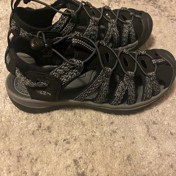 NWT Women’s Keen sandals - Picture 4 of 6